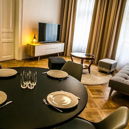 Luxurious - Na Porici 44 Prague
