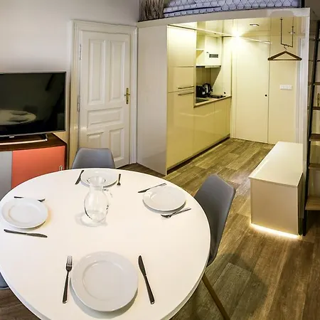 Luxurious - Na Porici 44