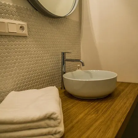 Luxurious - Na Porici 44 Prague