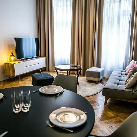 Luxurious - Na Porici 44 *